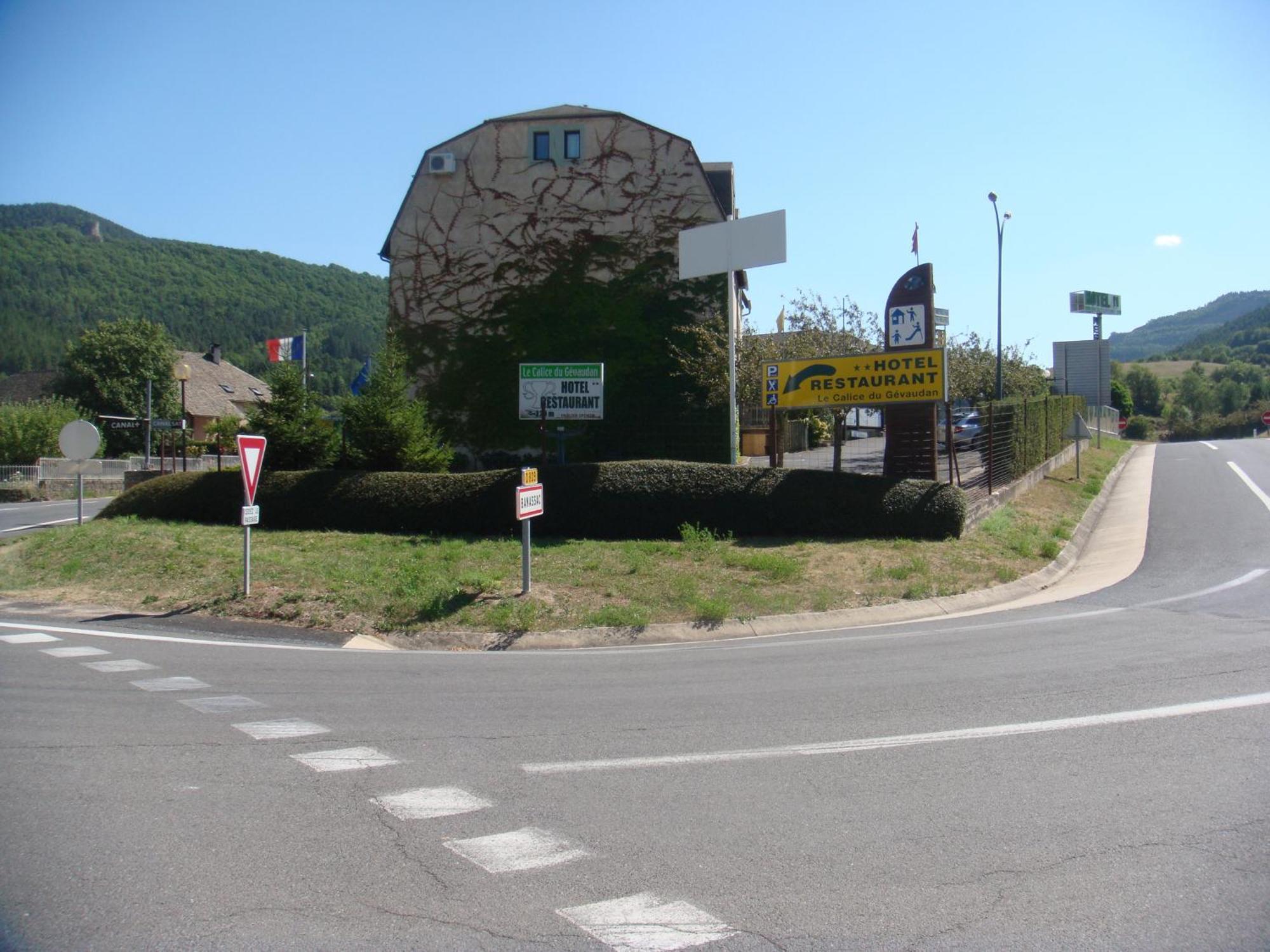 Hotel-Restaurant Le Calice Du Gevaudan - A75 Hotel Banassac
