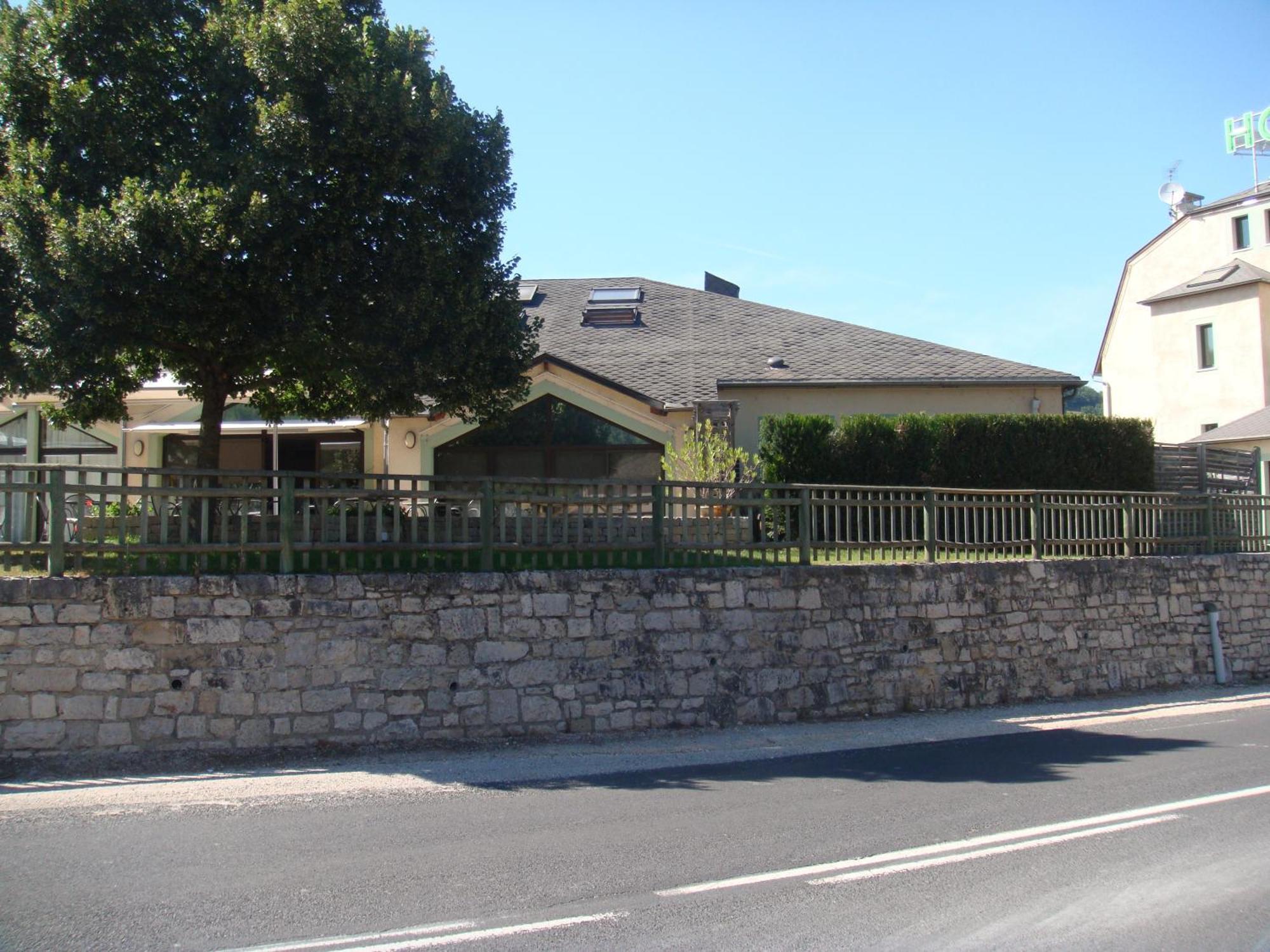 Hotel-Restaurant Le Calice Du Gevaudan - A75