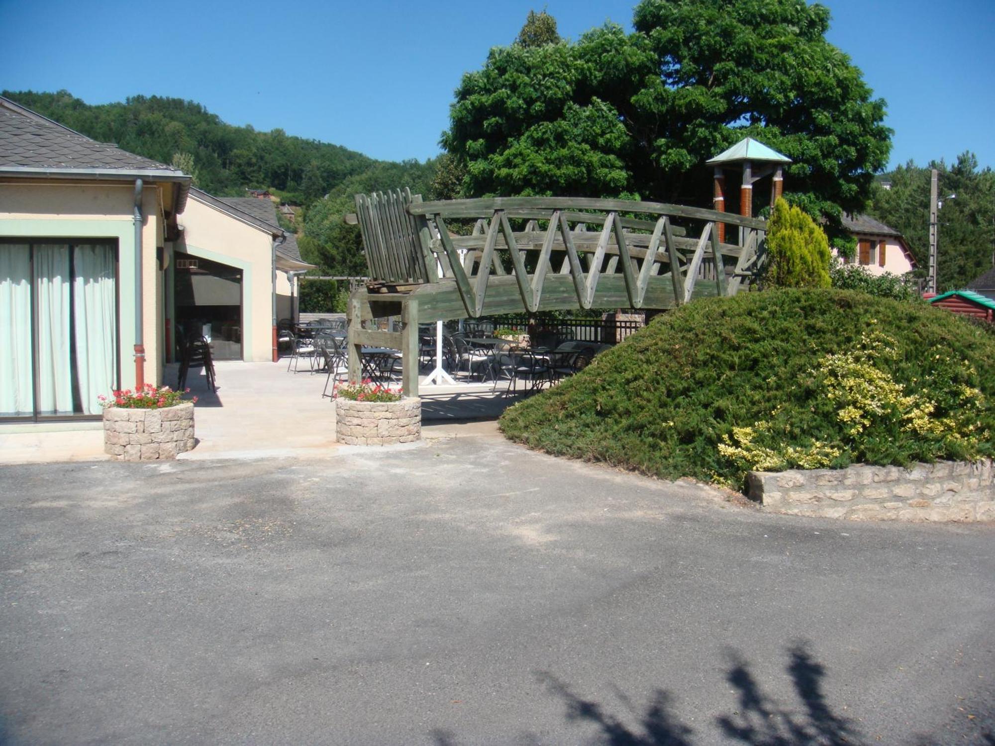 Hotel Hotel-Restaurant Le Calice Du Gevaudan - A75 3*