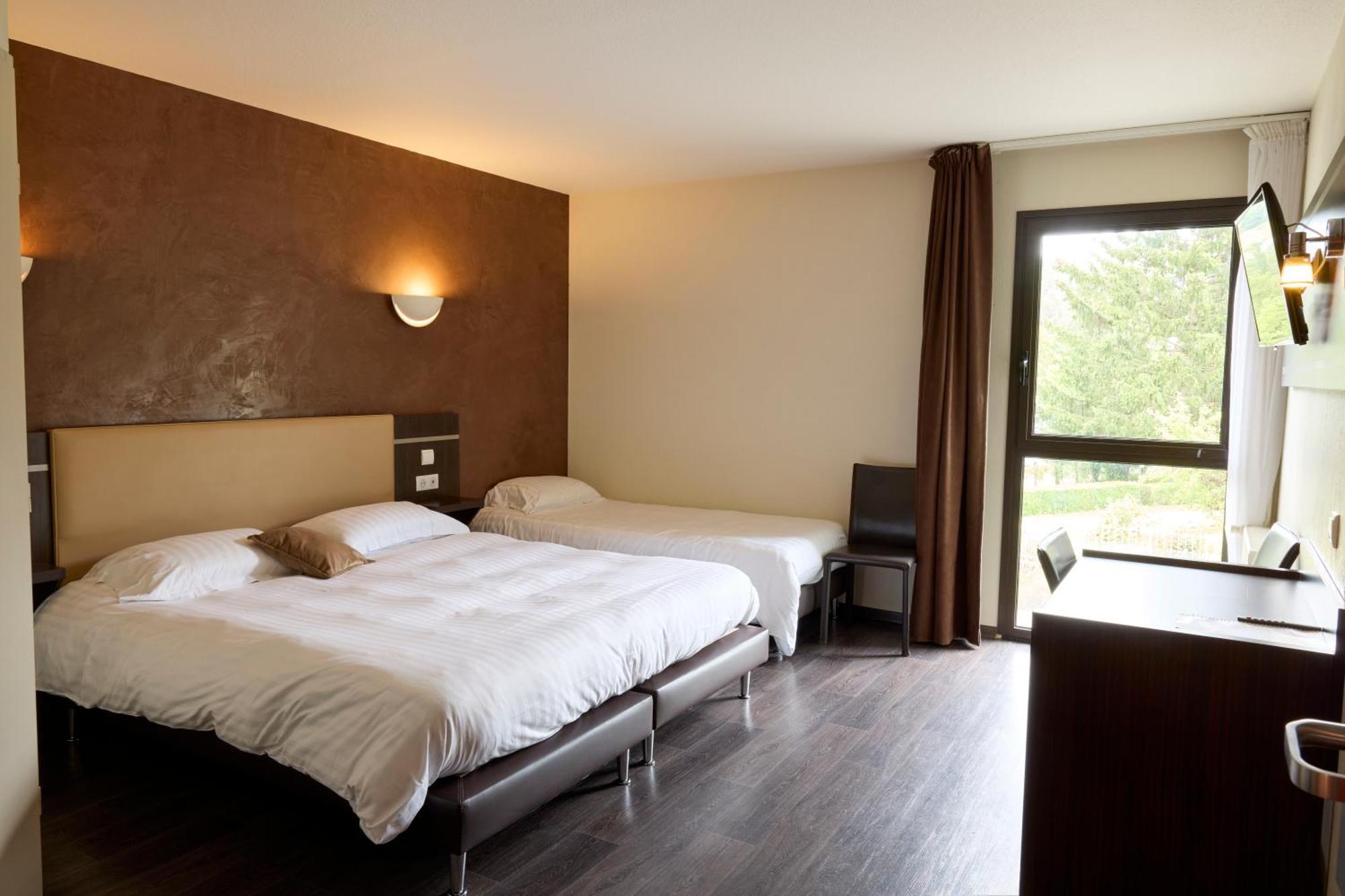 Hotel-Restaurant Le Calice Du Gevaudan - A75 Hotel
