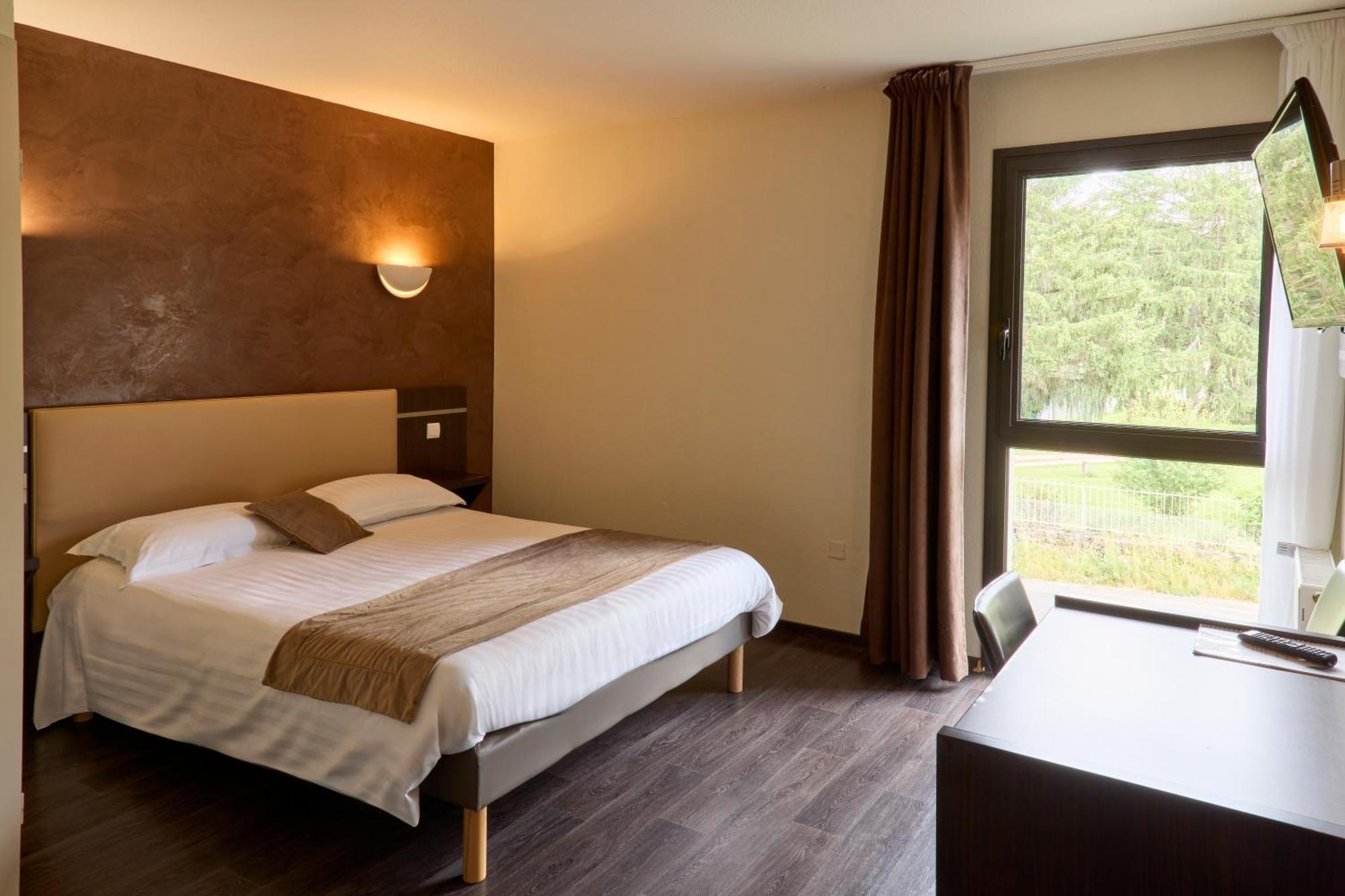 Hotel-Restaurant Le Calice Du Gevaudan - A75